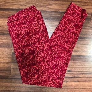 Rose pattern. TC LuLaRoe Leggings